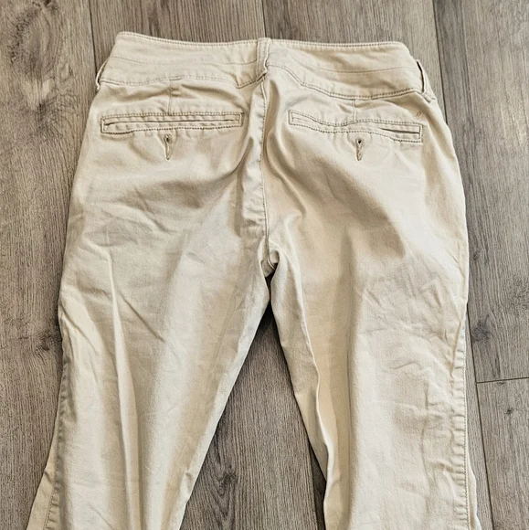 American eagle khakis - Picture 1 of 3